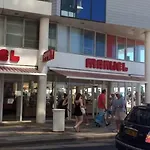 Petit Nid Au Coeur De Terrasse Et Piscine *