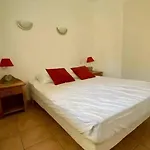 Petit Nid Au Coeur De Terrasse Et Piscine *