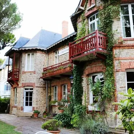 Petit Nid Au Cœur De Terrasse Et Piscine *