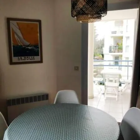 Petit Nid Au Coeur De Terrasse Et Piscine *