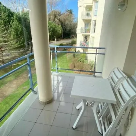 Petit Nid Au Cœur De Terrasse Et Piscine